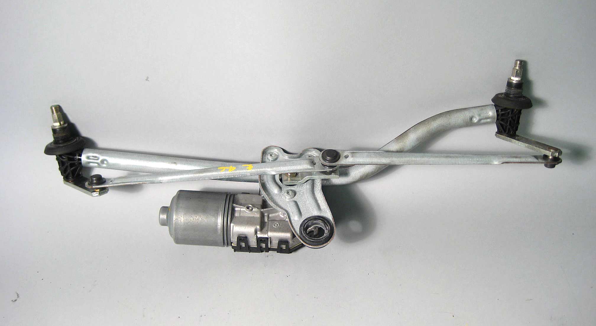 BMW E46 3 Series Windshield Wiper Linkage w Motor 20022006 325i 330i