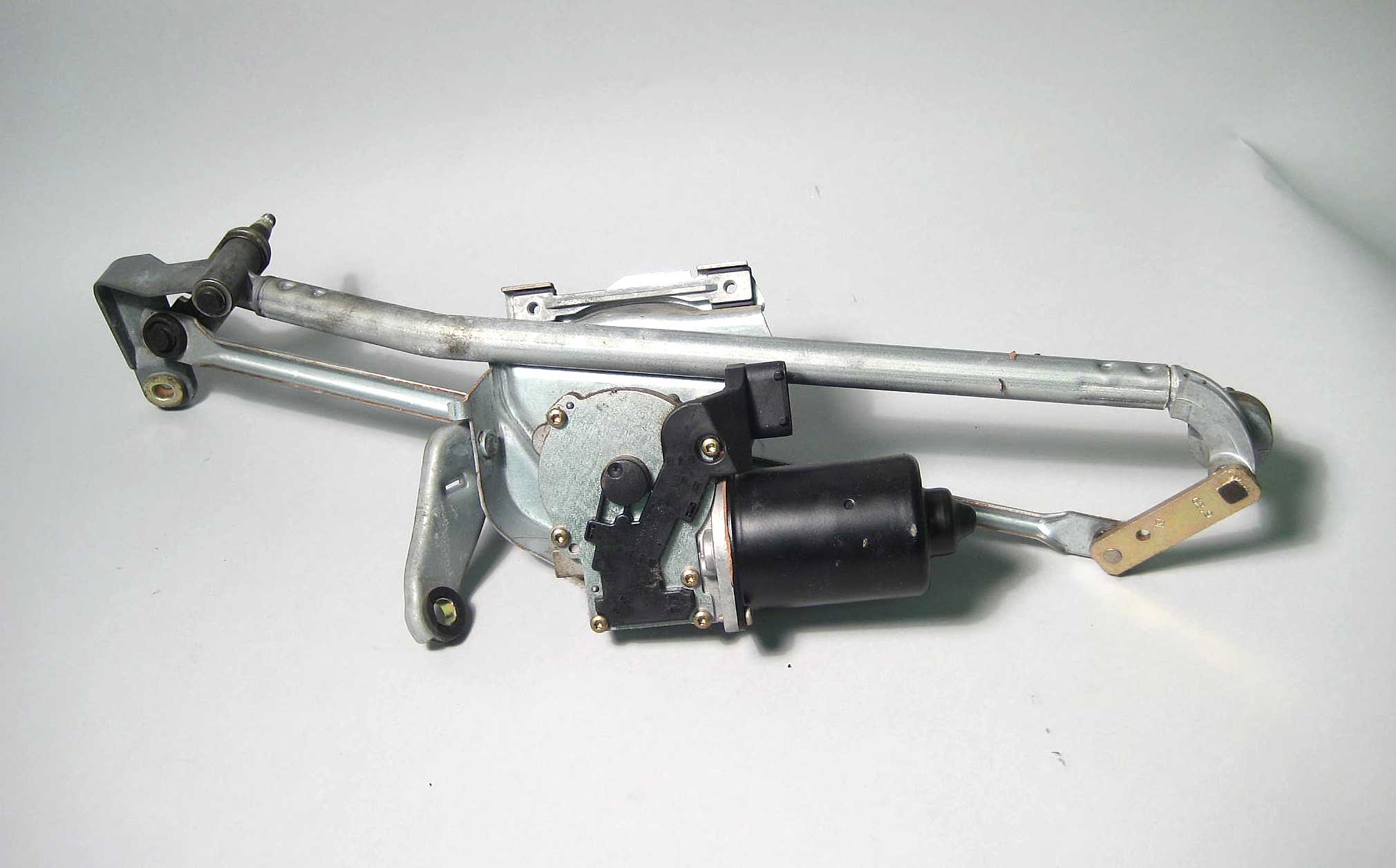 BMW E36 2dr 19951999 2dr Windshield Wiper Linkage w Motor Late Model