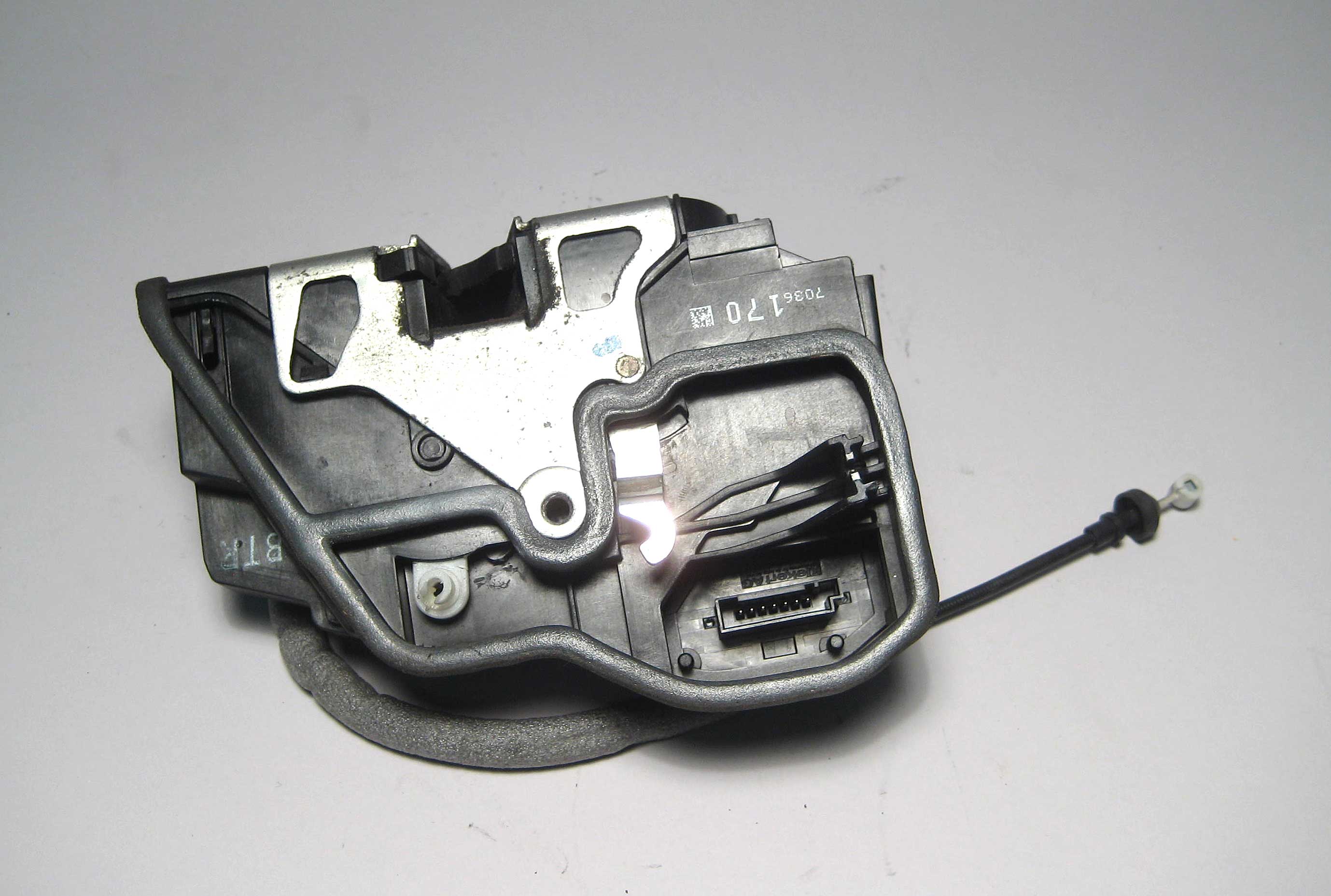 BMW Right Front Door Latch Lock w Actuator 20042008 E85 E86 Z4 E83 X3