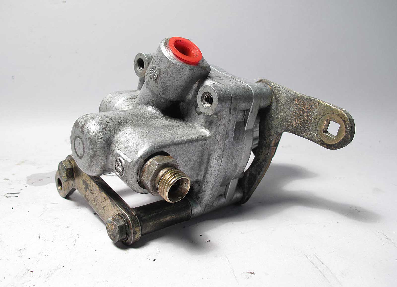 BMW E30 1984 318i Coupe M10 ZF Power Steering Vane Pump 100bar USED OEM