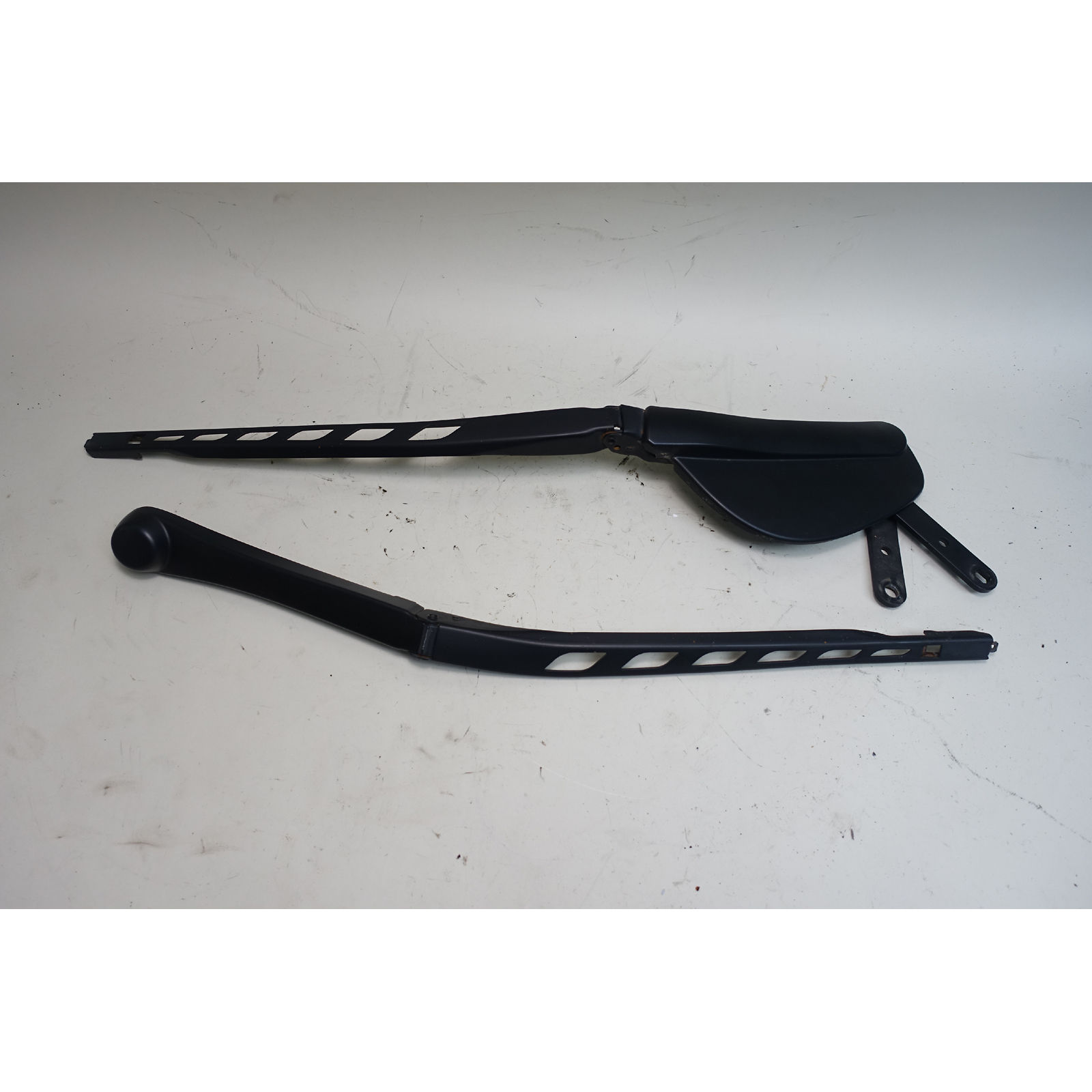 BMW E60 5Series E63 Windshield Wiper Arm Pair Left Right 20042010