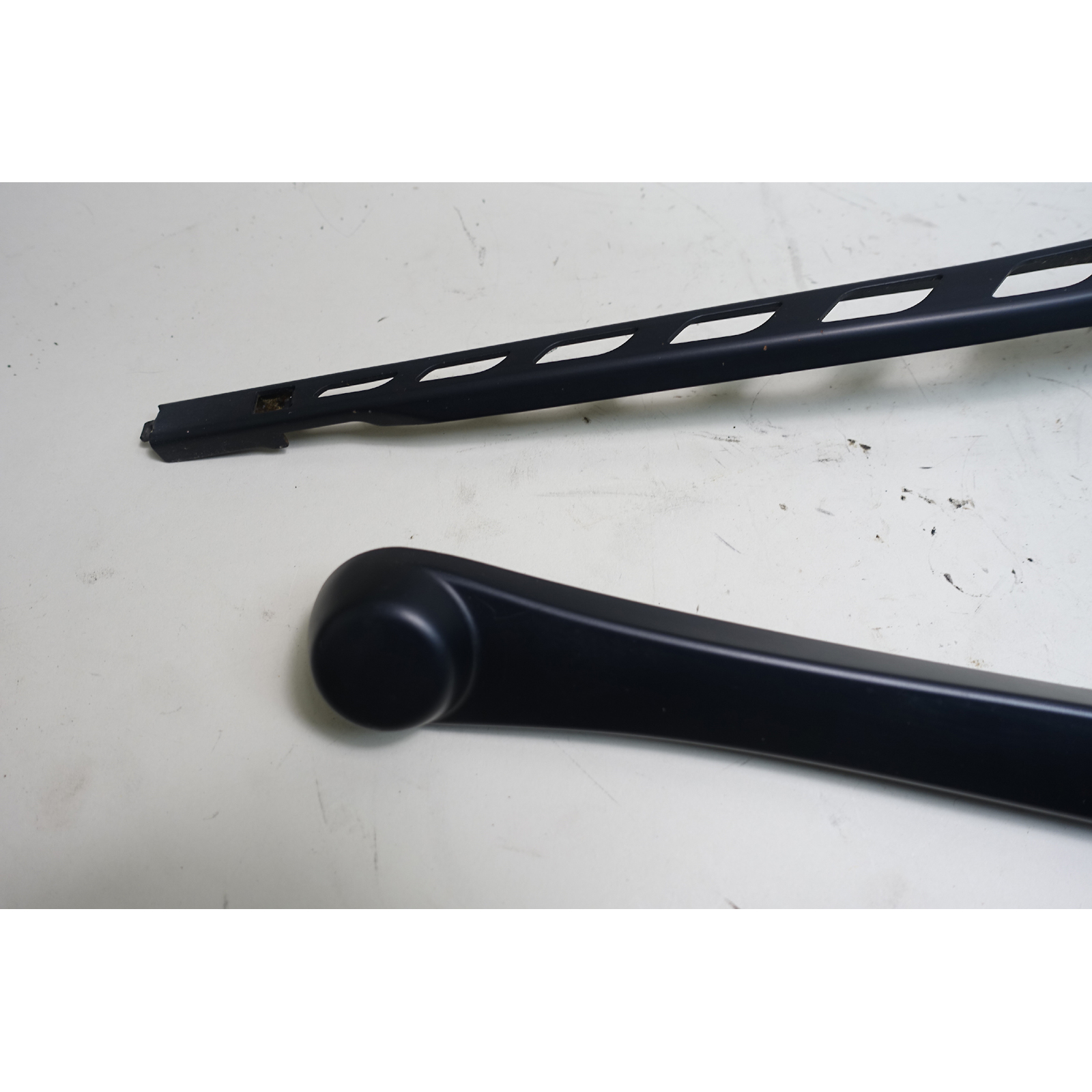 BMW E60 5Series E63 Windshield Wiper Arm Pair Left Right 20042010 USED OEM eBay