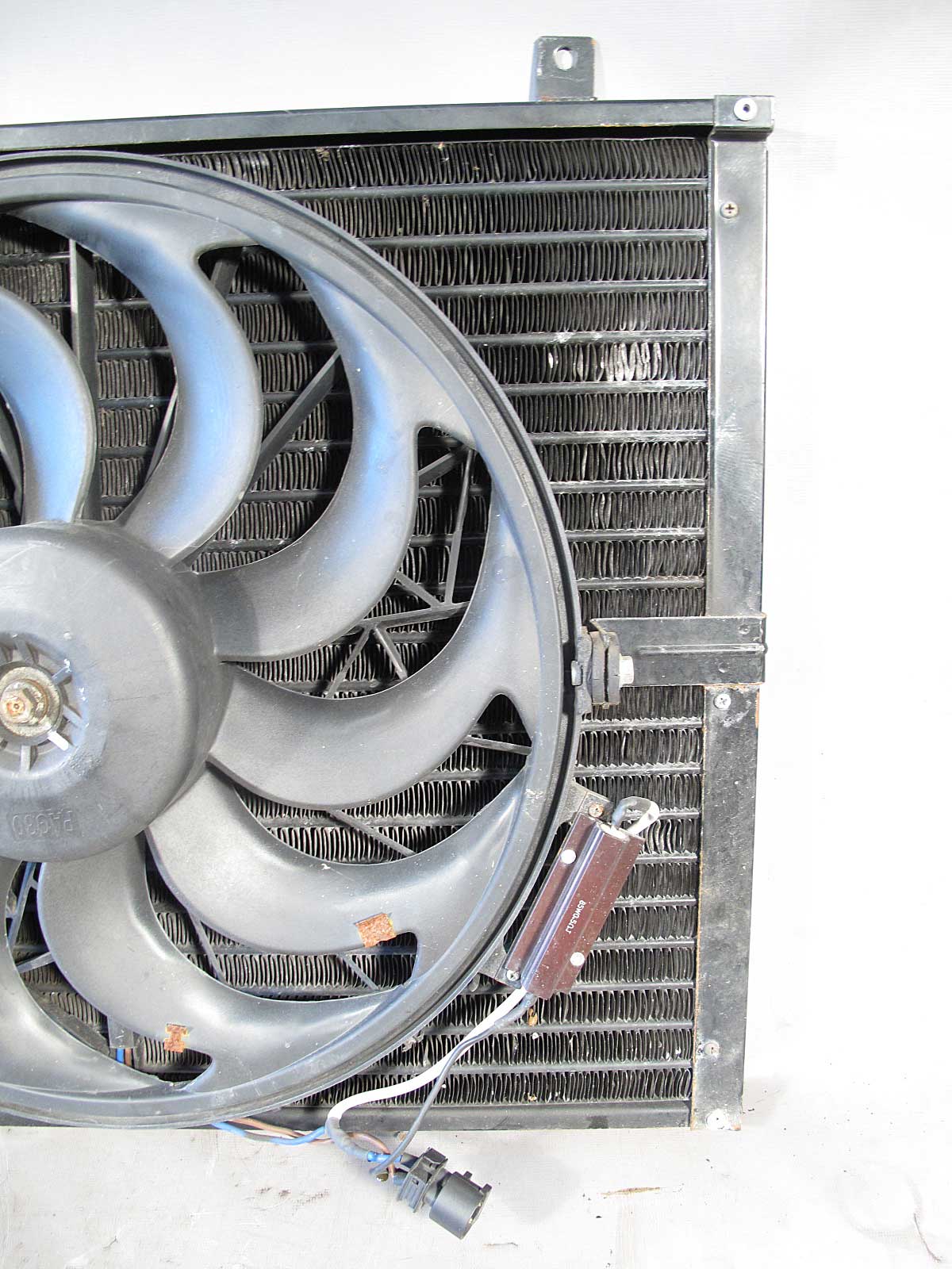 auxiliary condenser fan
