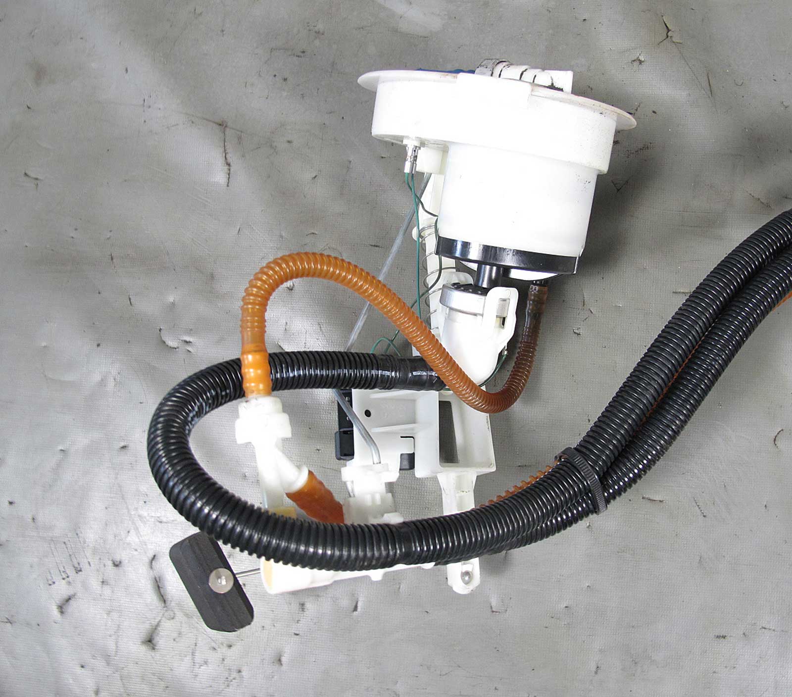 BMW E90 335i E82 135 N54 Left Fuel Level Sender Filter Pressure