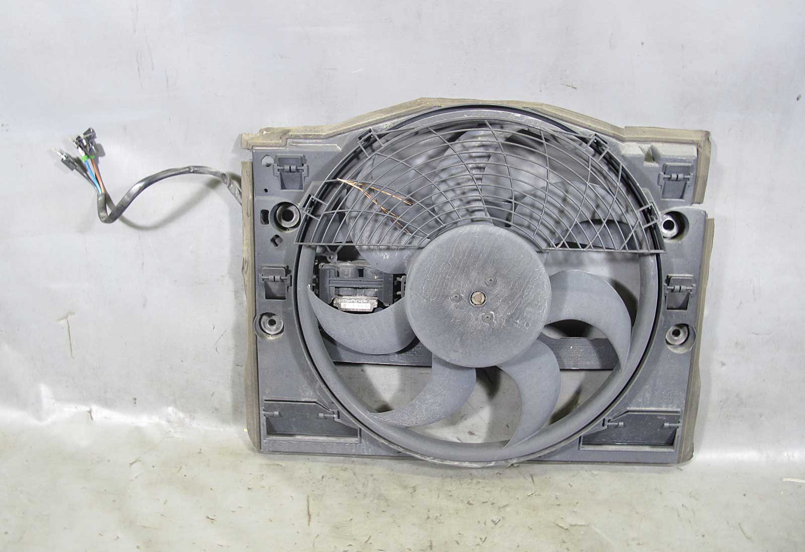 BMW E46 3Series Auxiliary AC Cooling Electric Fan Broken Connector